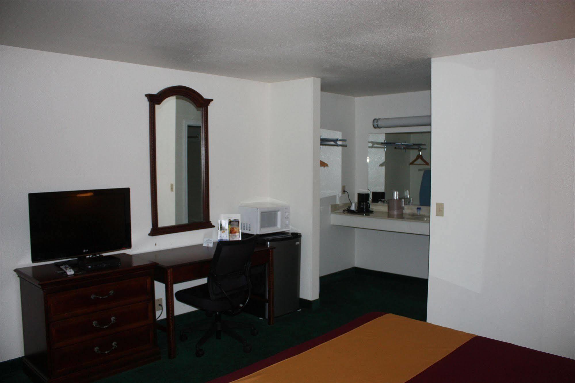 Value Inn & Suites ردينغ، كاليفورنيا المظهر الخارجي الصورة