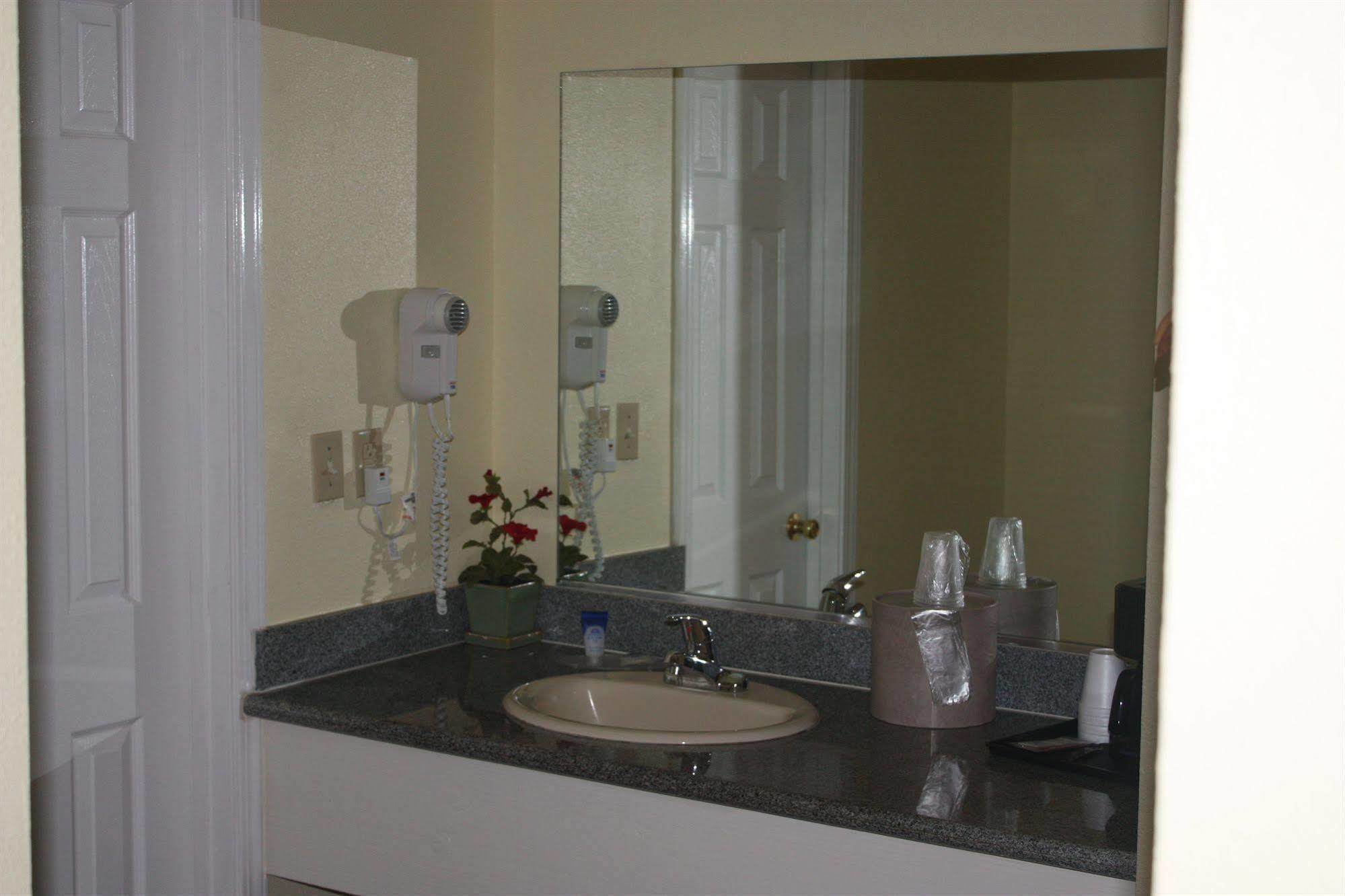 Value Inn & Suites ردينغ، كاليفورنيا المظهر الخارجي الصورة