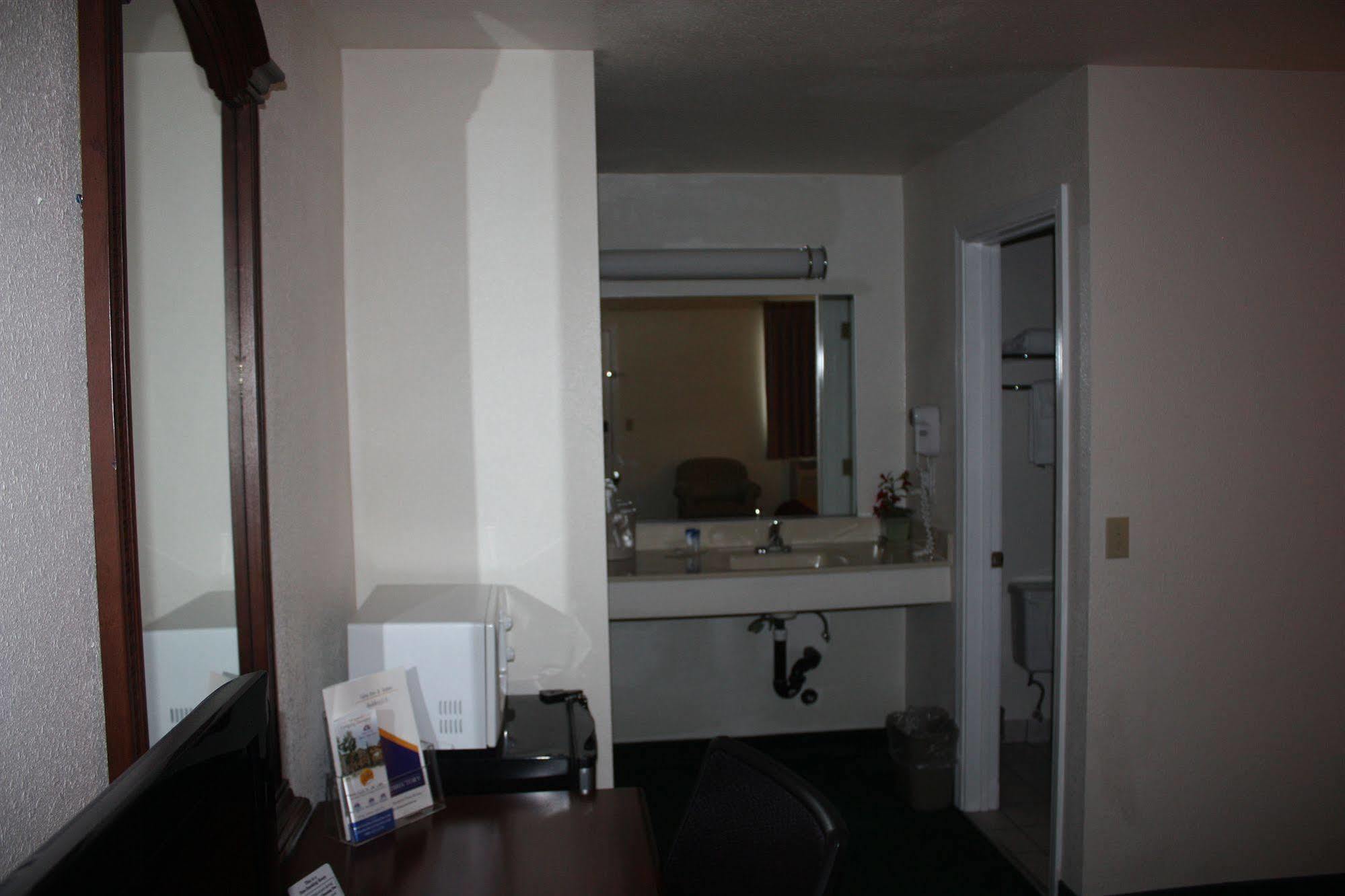 Value Inn & Suites ردينغ، كاليفورنيا المظهر الخارجي الصورة