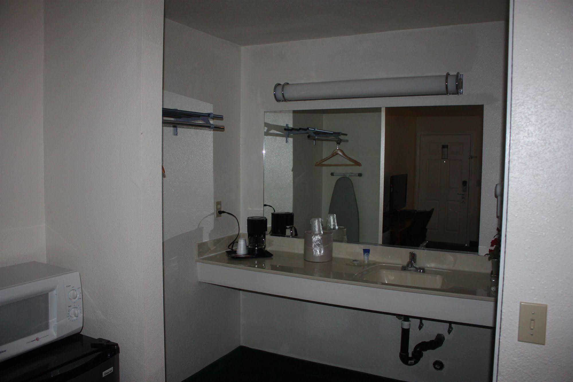 Value Inn & Suites ردينغ، كاليفورنيا المظهر الخارجي الصورة